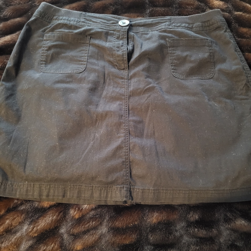 Skort Black w Button nd zipper  Detail